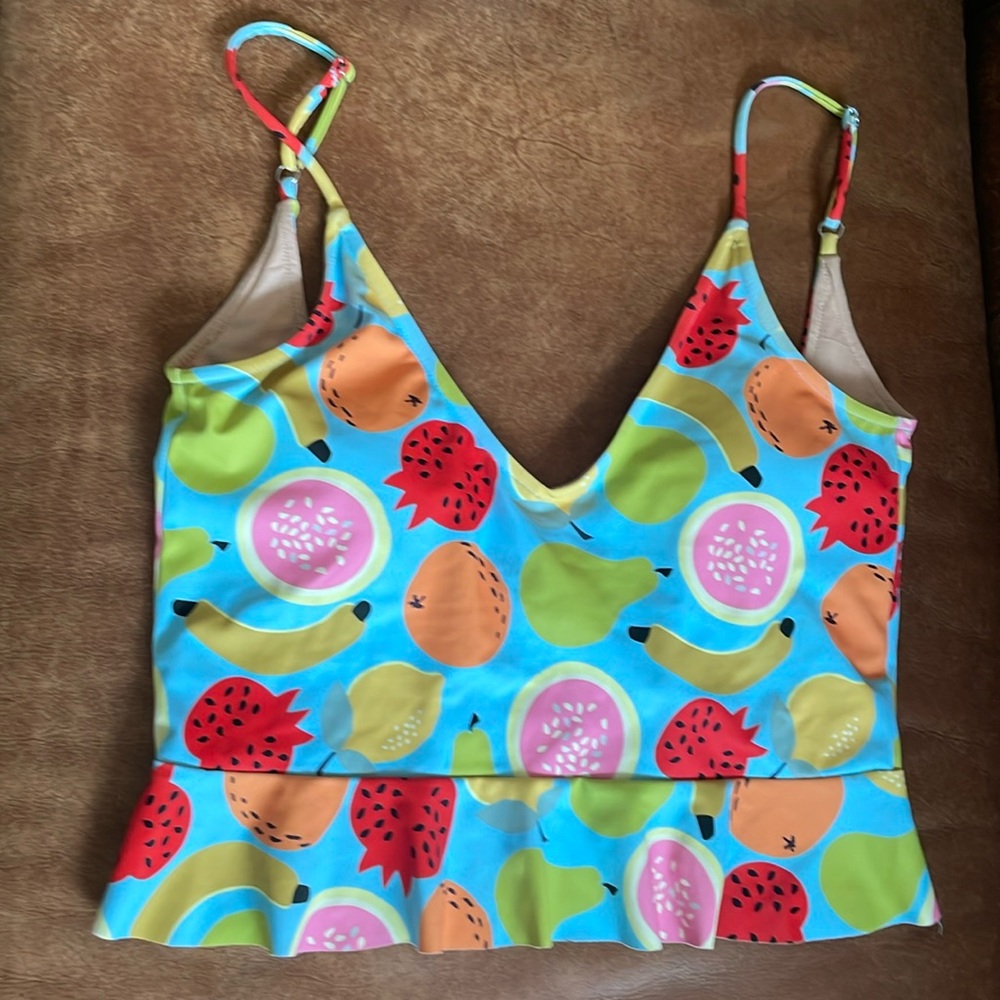 Kortni Jeane v-neck Fruity top med